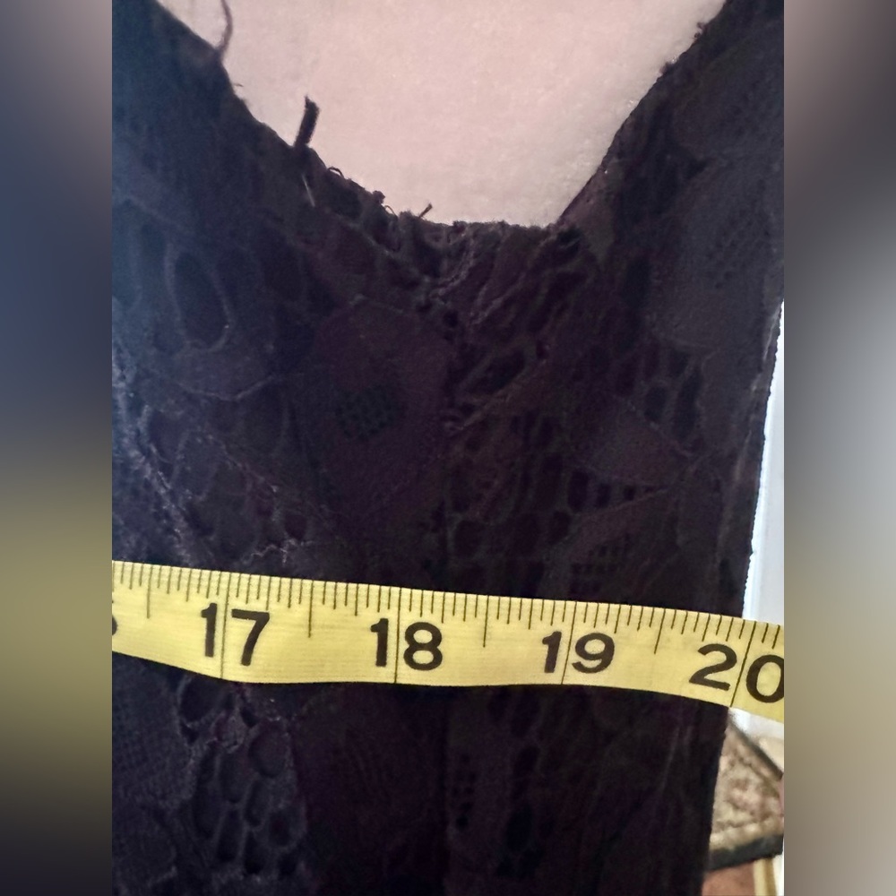 TAYLOR GUC V-neck Eyelet Dress & Handkerchief skirt, Size 10 - Picture 4 of 5